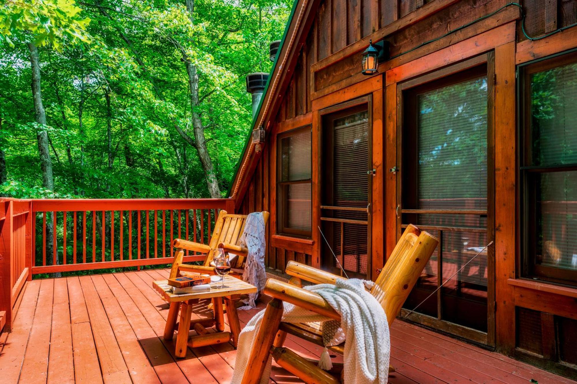 Cabin In A Gated Resort With Seasonal Resort Pool Пиджен Фордж Екстериор снимка