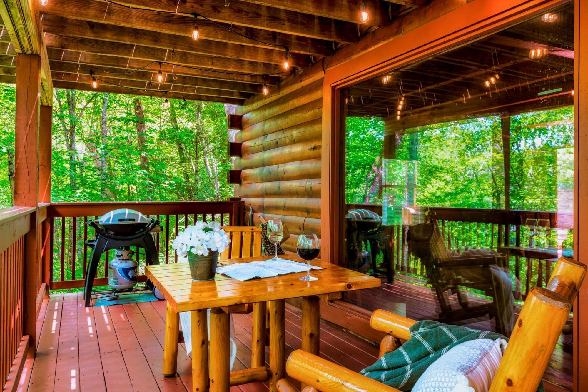 Cabin In A Gated Resort With Seasonal Resort Pool Пиджен Фордж Екстериор снимка