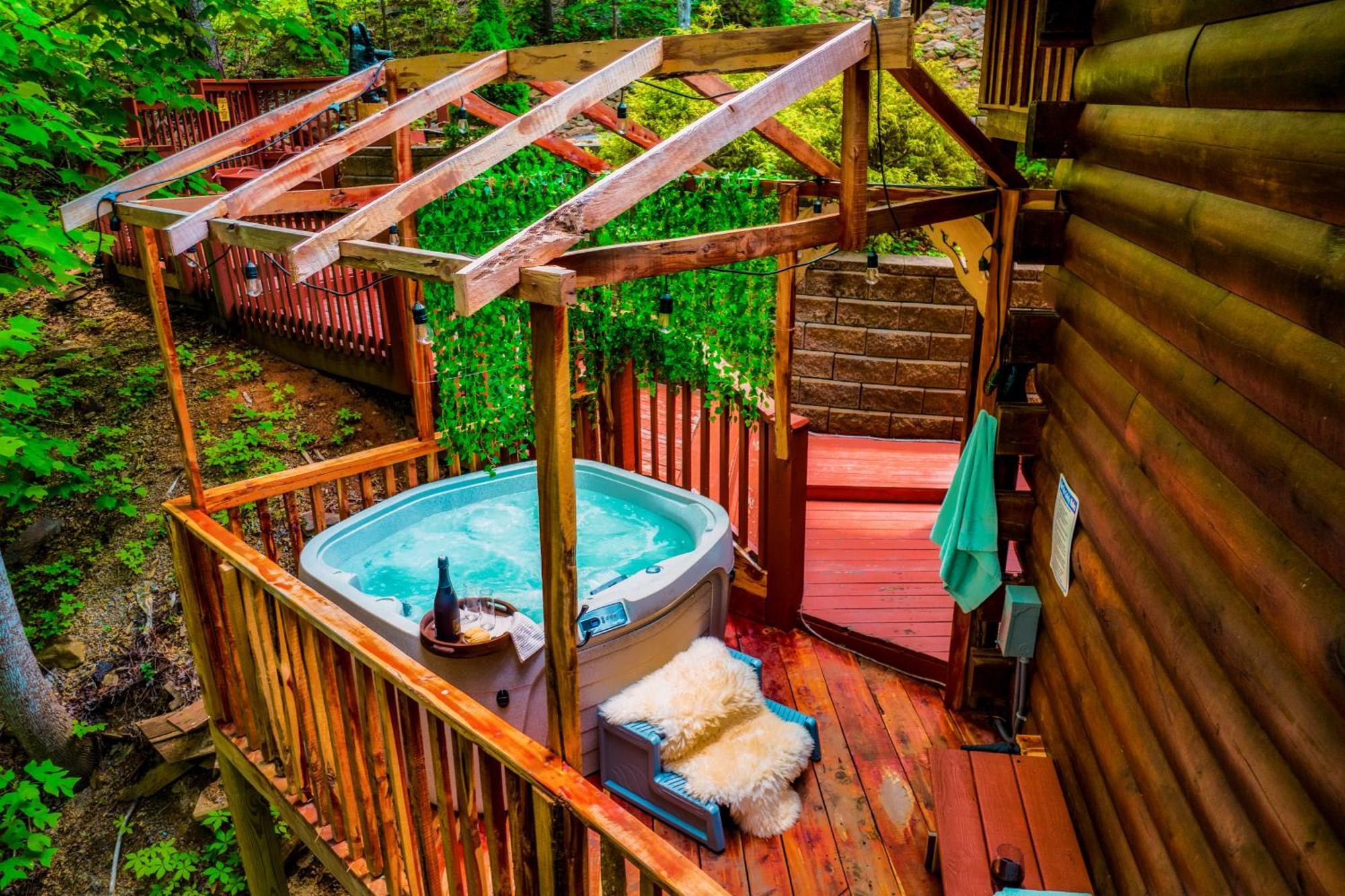 Cabin In A Gated Resort With Seasonal Resort Pool Пиджен Фордж Екстериор снимка