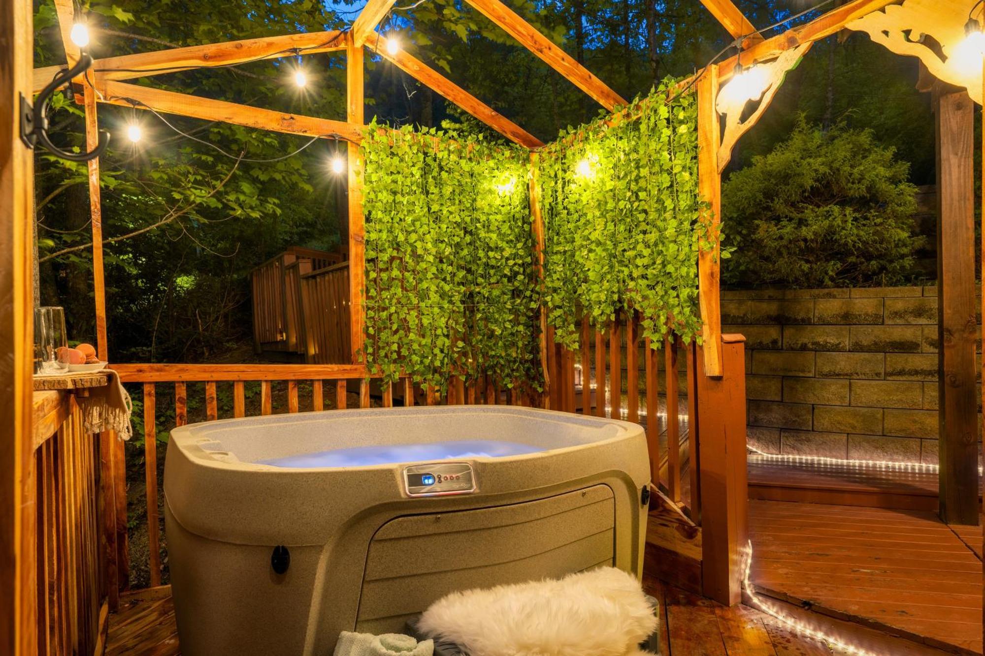 Cabin In A Gated Resort With Seasonal Resort Pool Пиджен Фордж Екстериор снимка